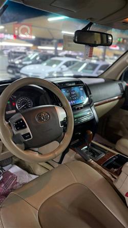 تۆیۆتا لاند کروزەر